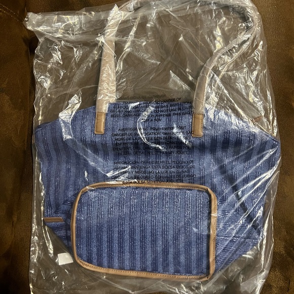 Vera Bradley Tote - Picture 5 of 5